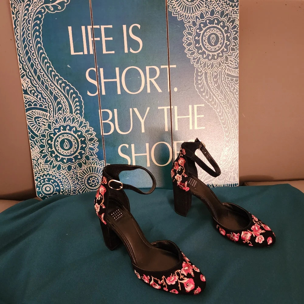 Artisan White House Black Market Embroidered Heels, Sz 8M - Picture 5 of 7